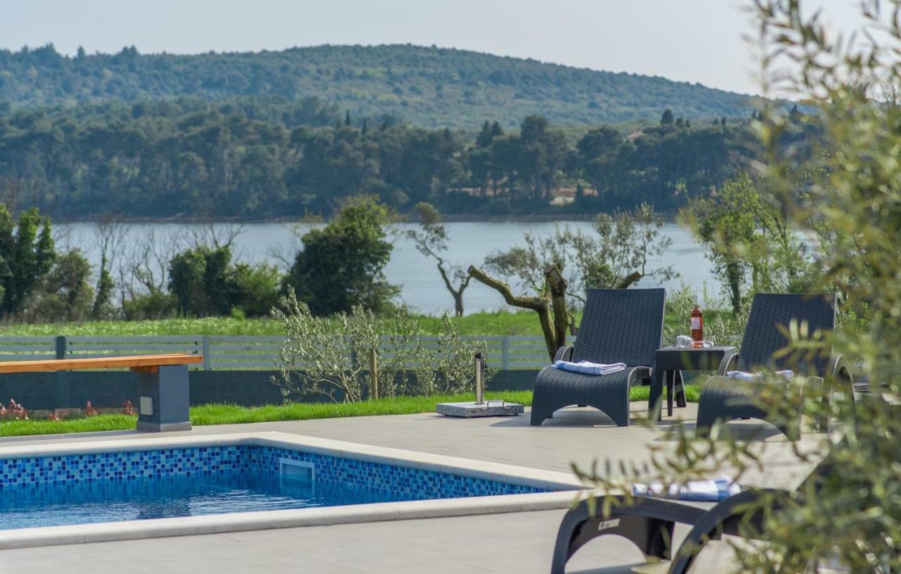 Sea View Apartments With Shared Pool Pomer Room photo